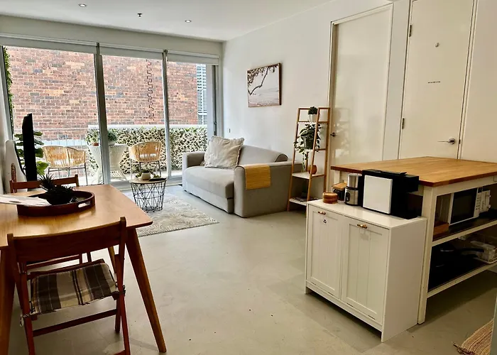 Cosy Beach Apartment With Free Secure Car Park