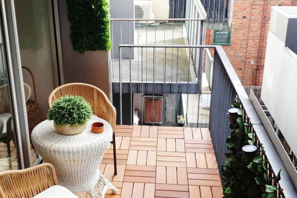 Cosy With Free Secure Car Park * Melbourne